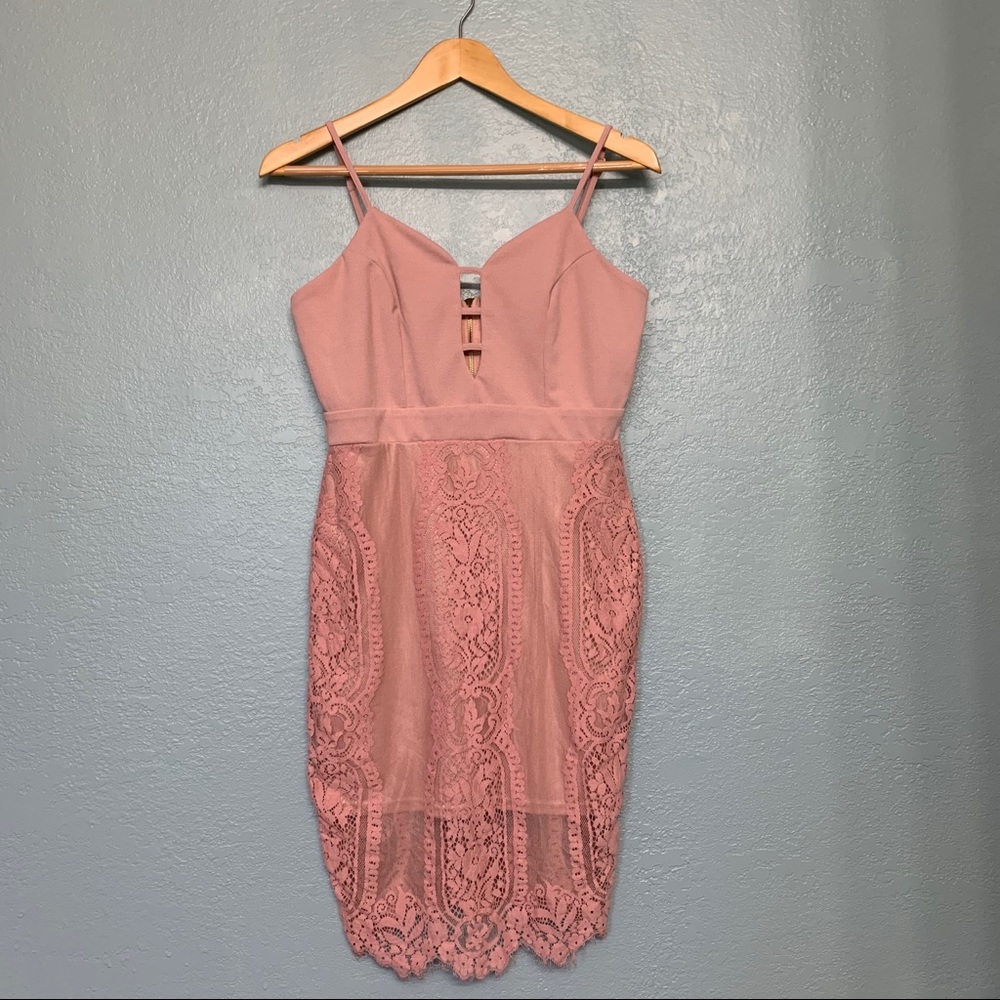 Fitted lace dress mauve size large
